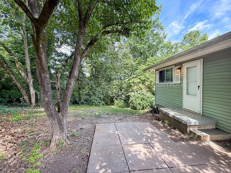 1127 Clermont Dr — Photo 20