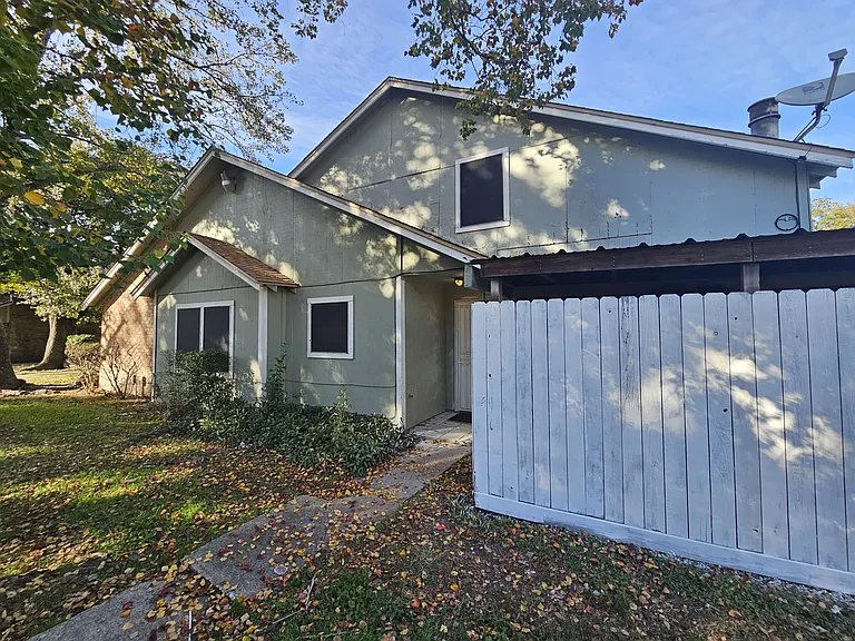 5702 Easthampton Dr #D — Photo 1