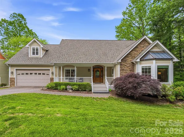 115 Flameleaf Ln, Laurel Park, NC 28739