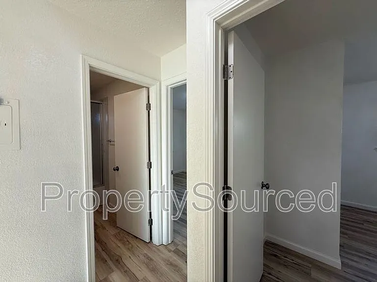 911 H St #1 — Photo 12