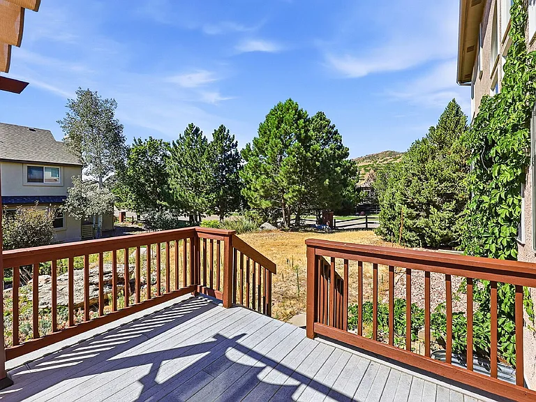 2425 Vanreen Dr — Photo 55