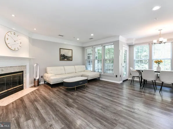 12765 Fair Crest Ct APT 304, Fairfax, VA 22033