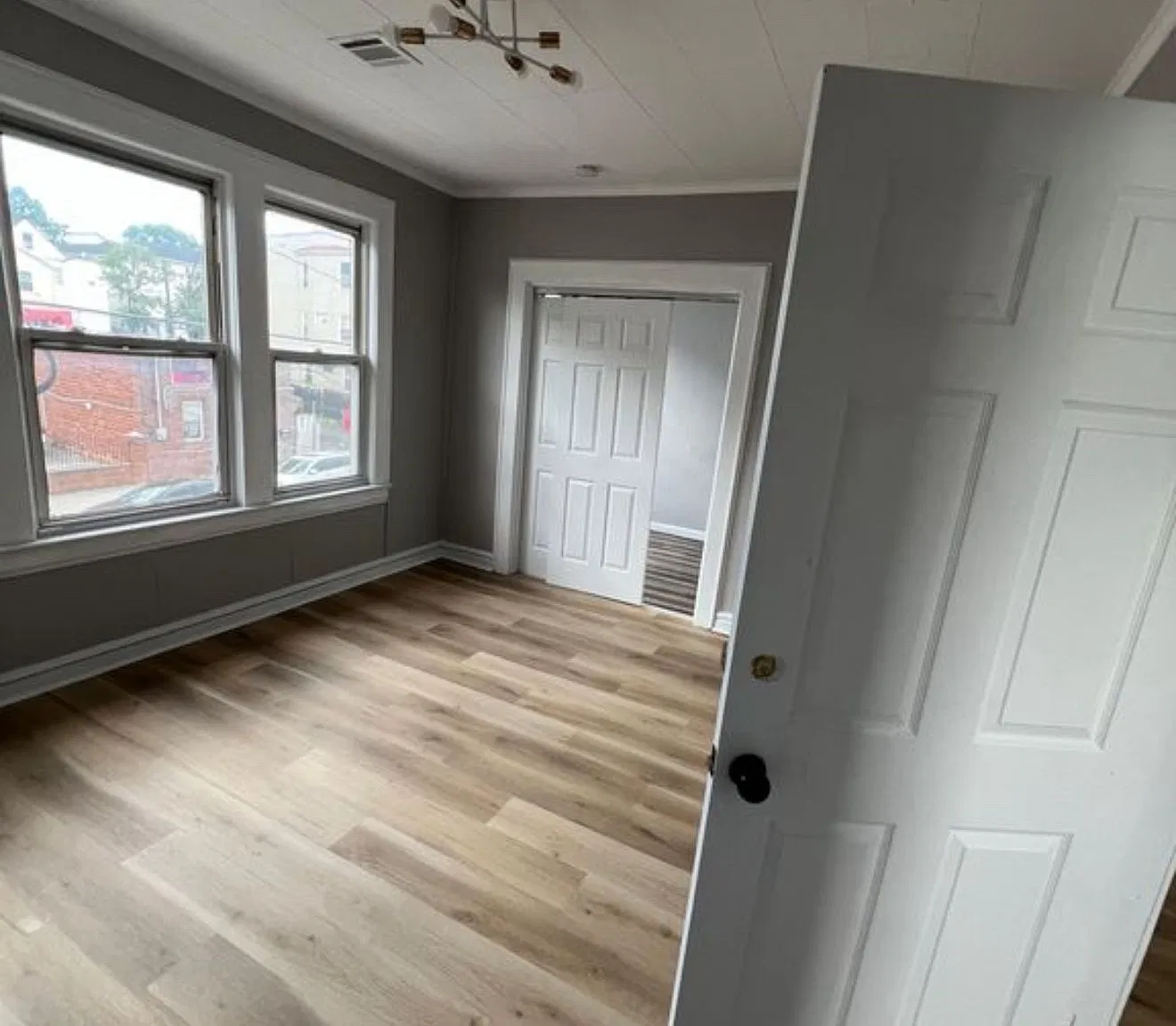 3 bed, 1.5 bath, $2,350 — Photo 2