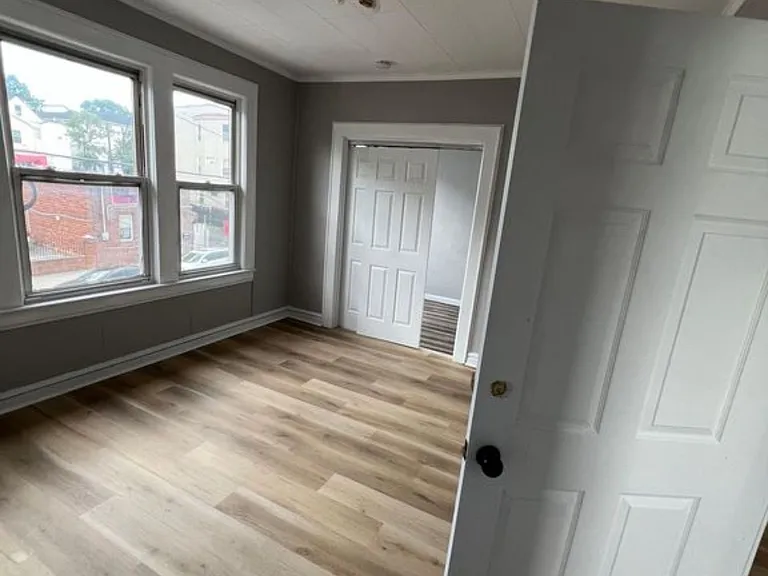 757 S 16th St #2F — Photo 2