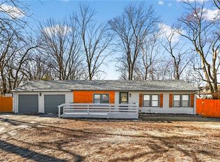 1402 SW Jefferson St, Lees Summit, MO 64081