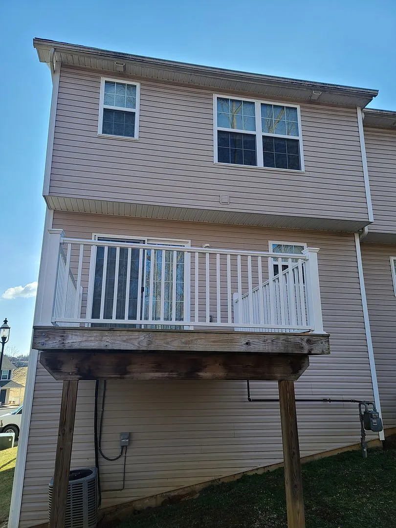 3 Bedroom 2 1/2 bath ** End Unit** Townhome for Rent in Waynesboro — Photo 4
