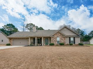 1512 Cedar Creek Dr, Loganville, GA 30052