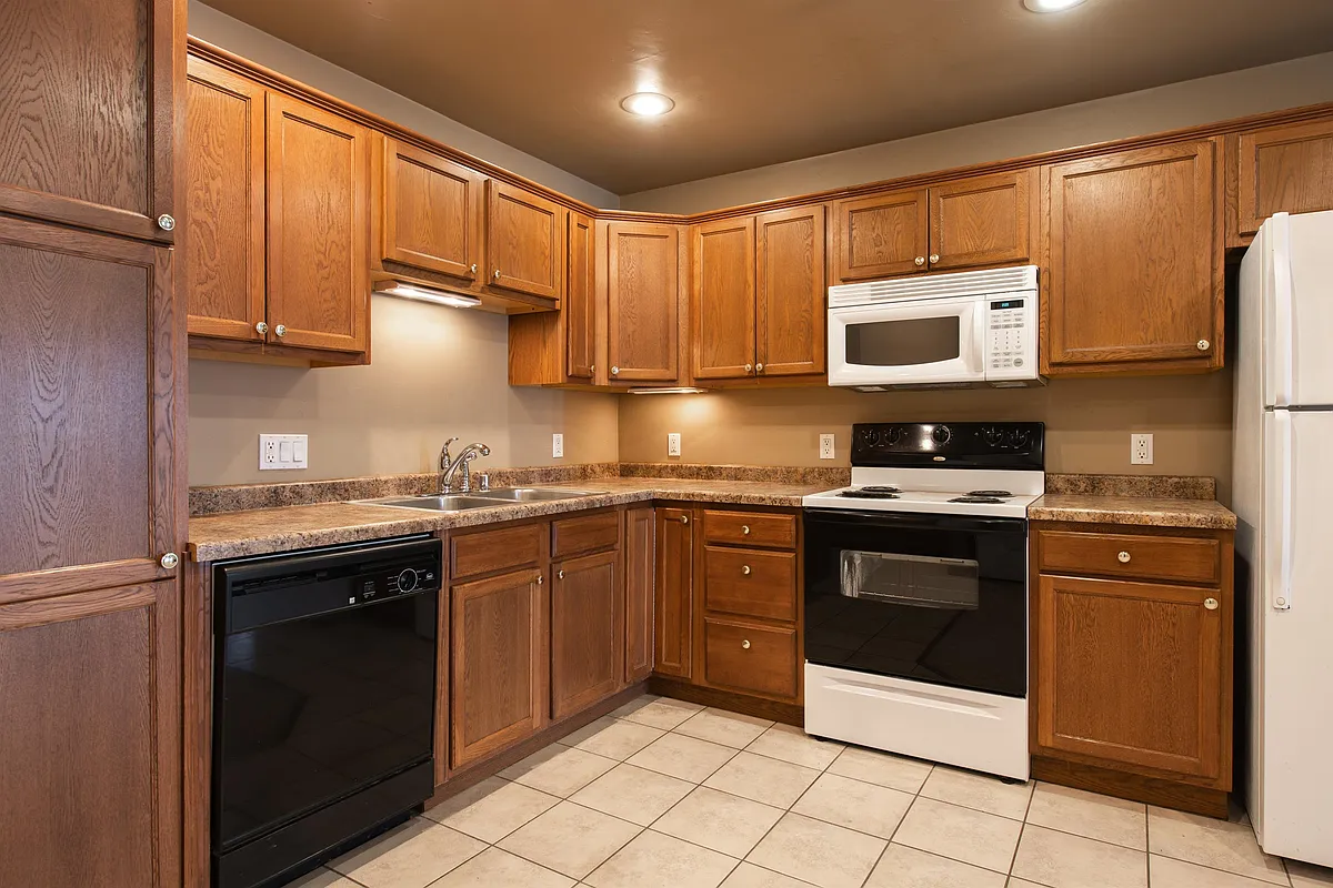 Building Photo - 830 E Elm Dr #3D