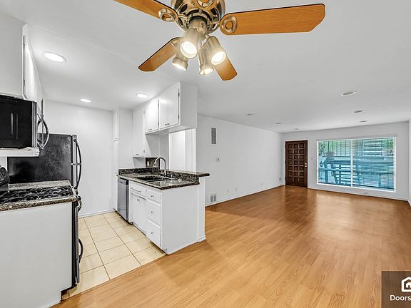 5th image of 1323 S Carmelina Ave APT 109