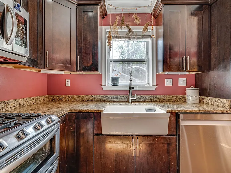 2848 Fairhaven Ave — Photo 7