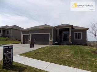 828 Creekmoor Pond Ln, Raymore, MO 64083