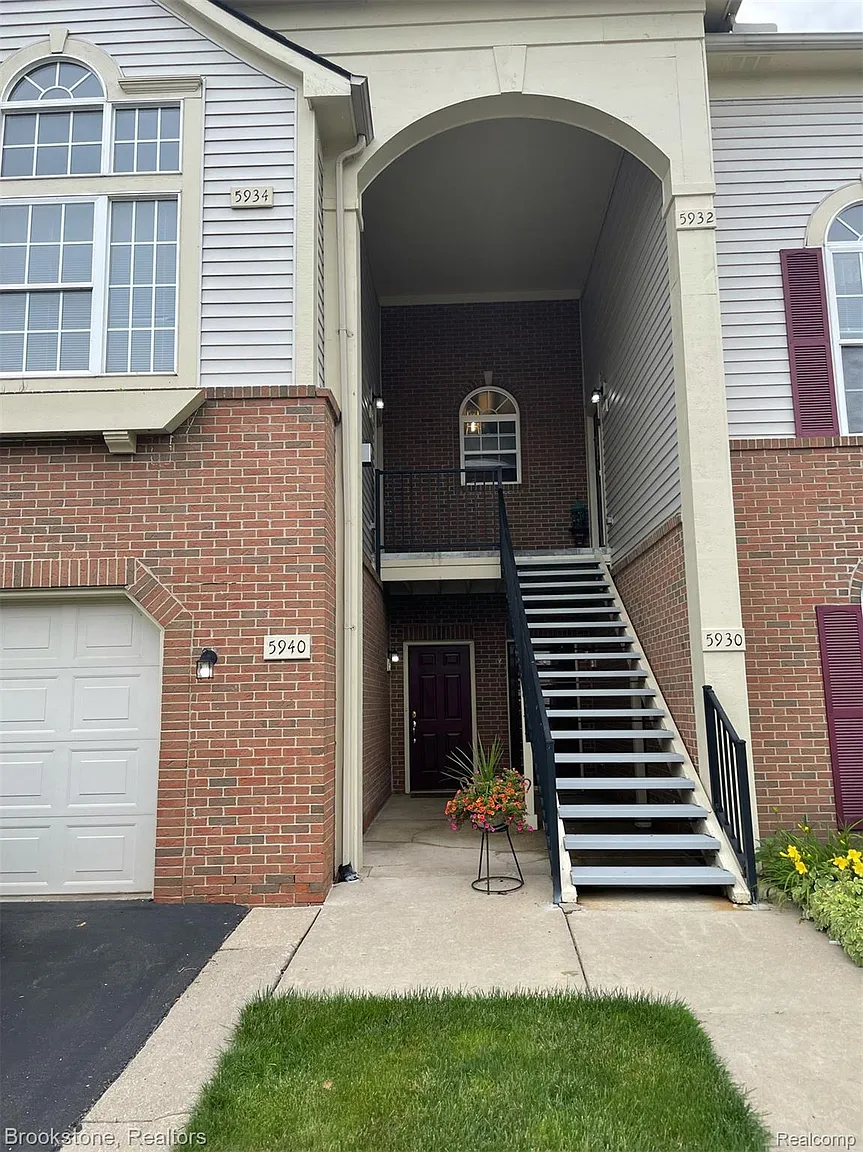 5934 E Island Dr photo 1