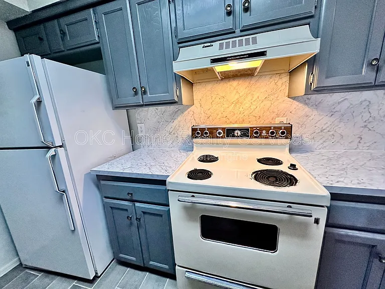 8712 Rayburn Ave — Photo 5