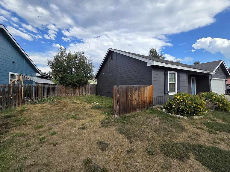 413 Margaret Way — Photo 2