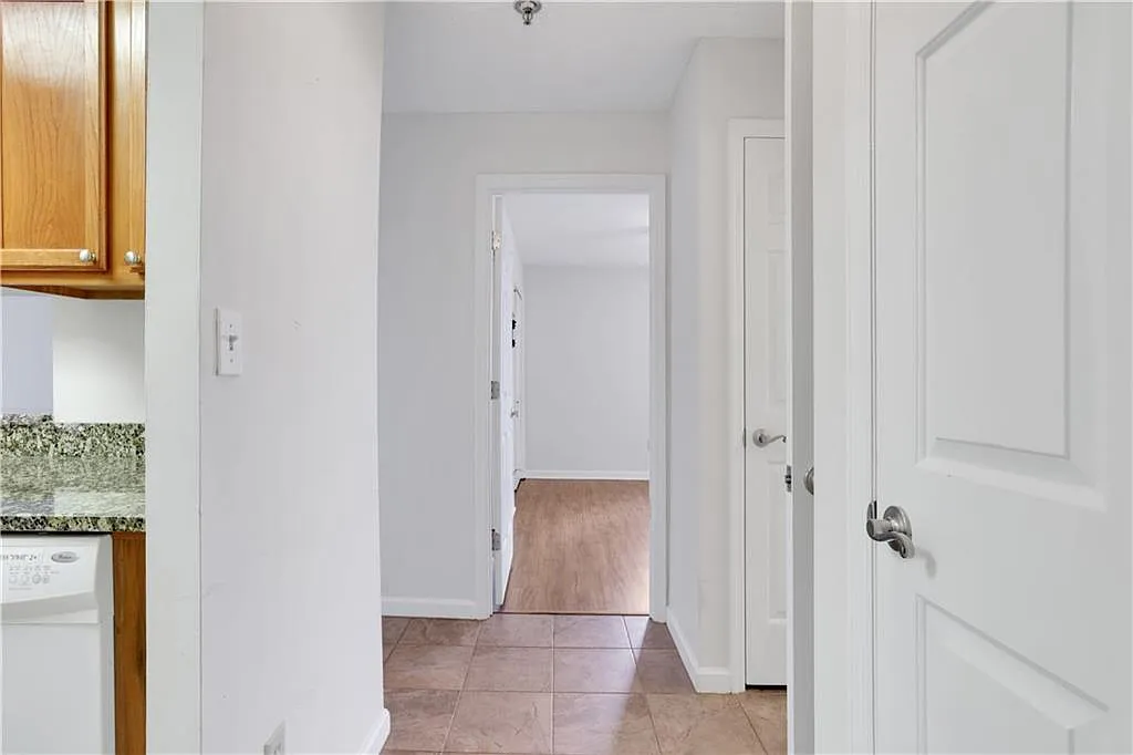 1 bed, 1.0 bath, 760 sqft, $2,148 — Photo 3