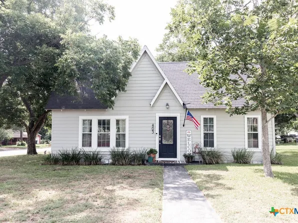 403 E 13th St, Shiner, TX 77984