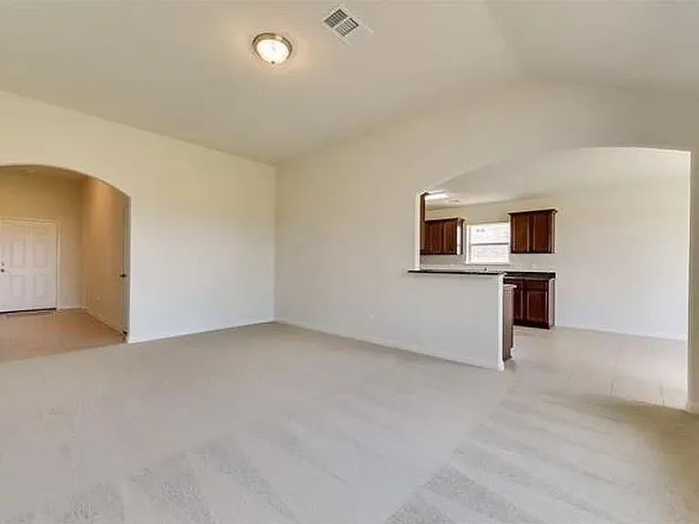 1323 Chapman Dr — Photo 11