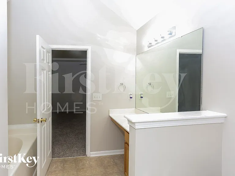 8605 Royal Bluff Dr — Photo 10