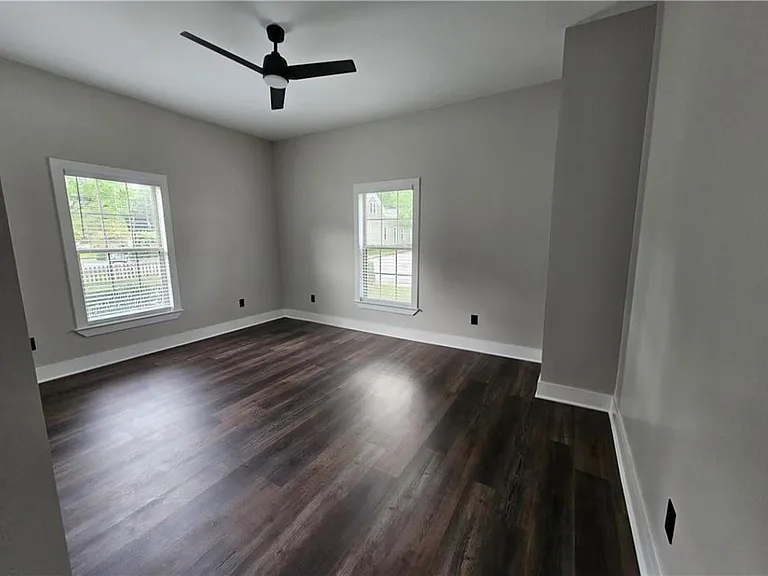 198 Wellington St SW — Photo 18