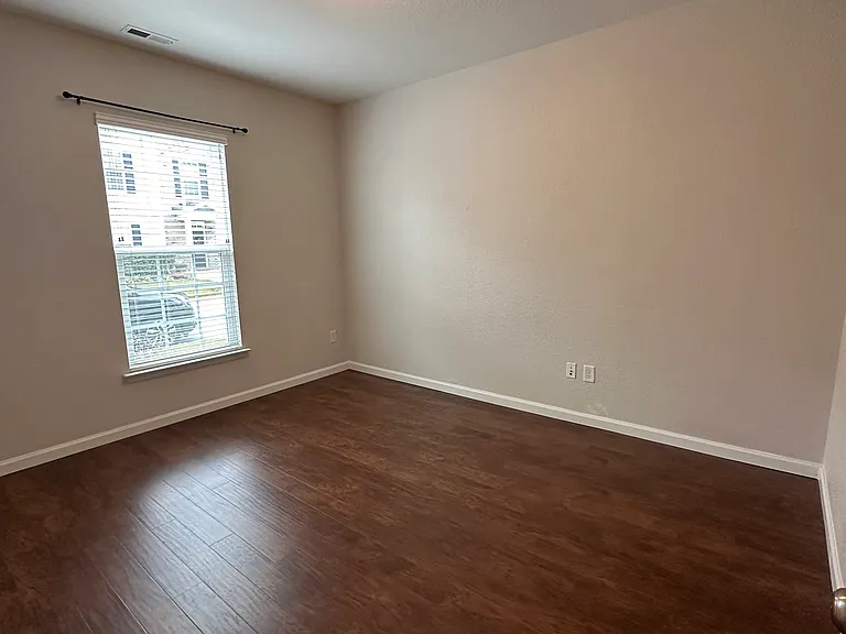4976 Almandine Ave — Photo 3