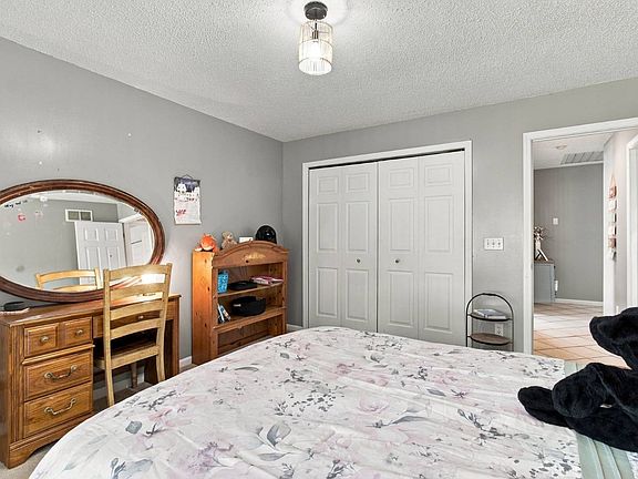 8th image of 5005 Dogwood Cir