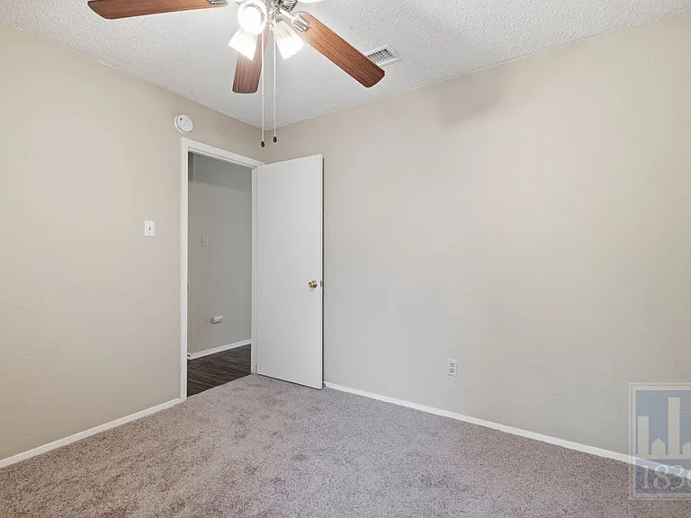 9002 Marsh Dr — Photo 15