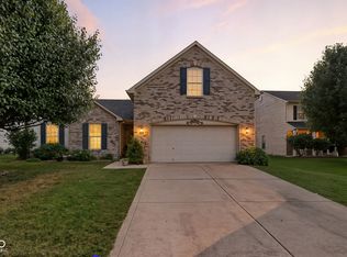 1085 Sycamore Ct, Greenwood, IN 46143