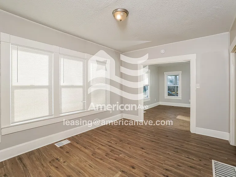 619121_006_wm_-_living_room_13412250.jpg
