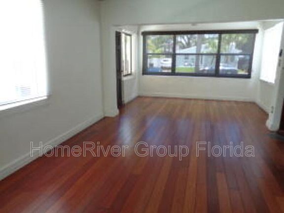 5th image of 423 NE 16th Ave