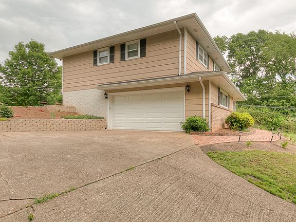 3rd image of 2411 Lakesite Dr