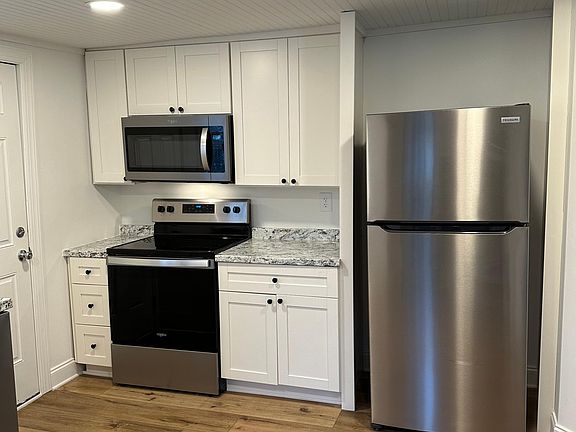 3rd image of 319 Greenwood St