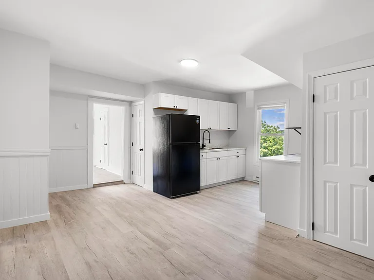 146 Hobart St #3 — Photo 10