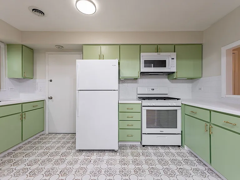 209 Washington Sq #C — Photo 7