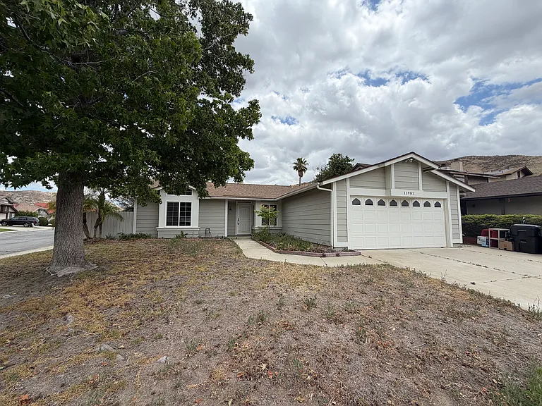 11981 Kenwood Dr — Photo 1