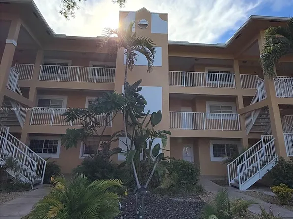 430 SE 7th St APT 304E, Dania, FL 33004