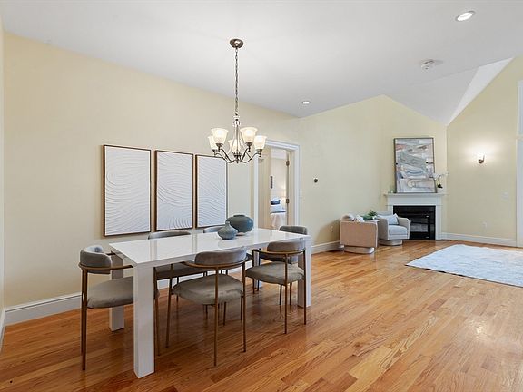 5th image of 38 Courtyard Pl #38