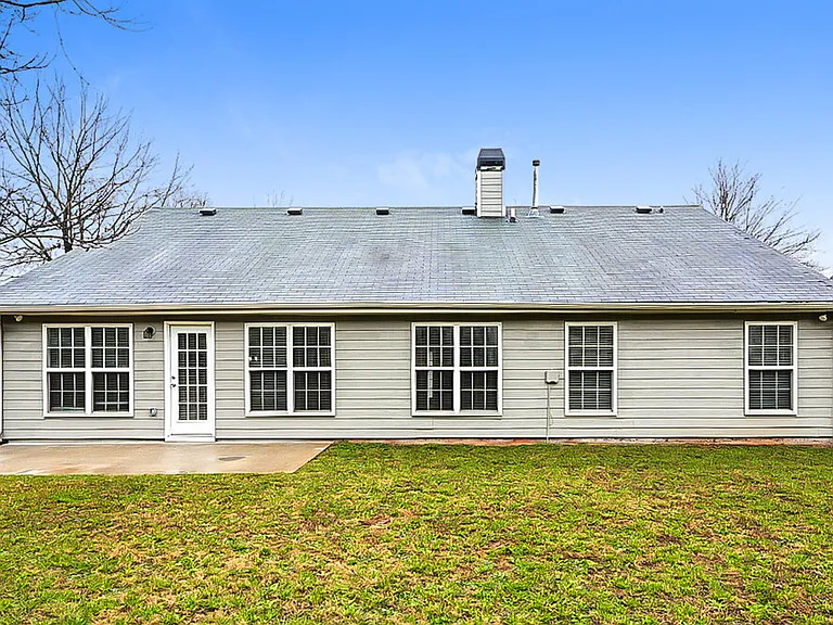 421 Eglington Trl — Photo 16