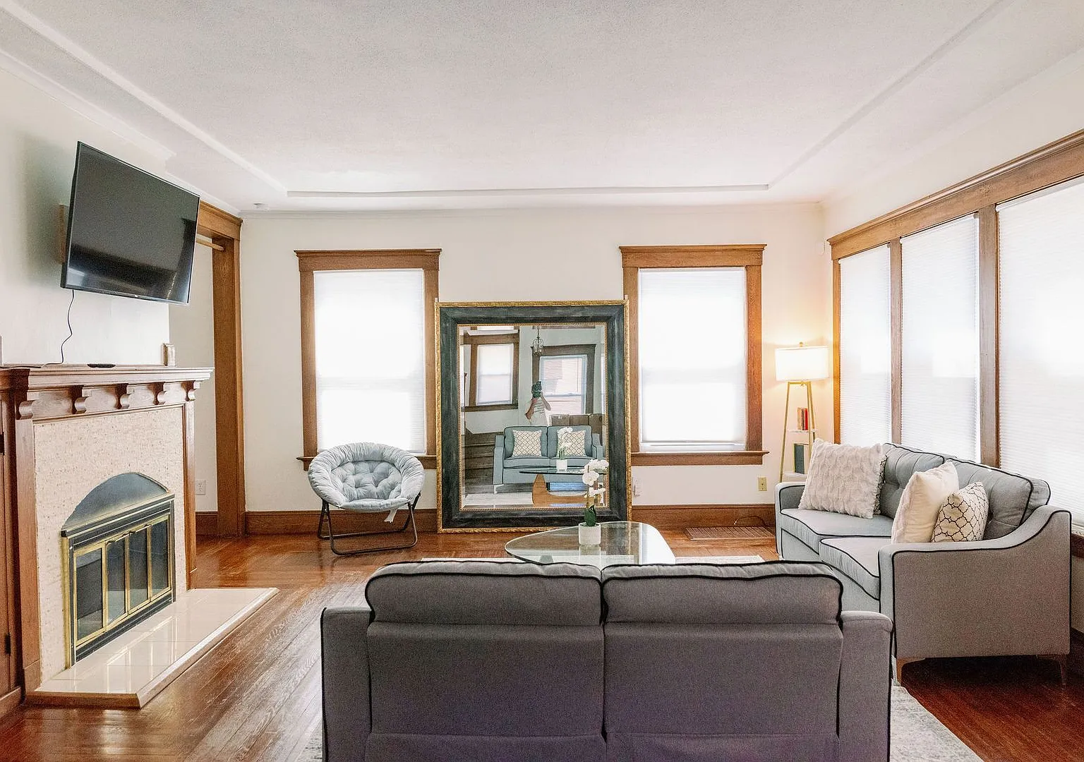 Huge 5 Bedroom House 5 minutes away from Yale! — Photo 3