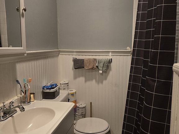 5th image of 123 S Main St APT 1