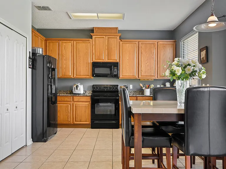 12713 Grovehurst Ave — Photo 6