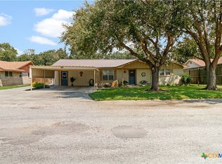 611 Jackson St, Edna, TX 77957