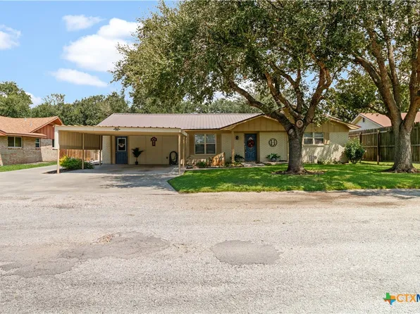 611 Jackson St, Edna, TX 77957