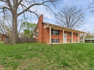 10 Fawnlily Dr, Belleville, IL 62221