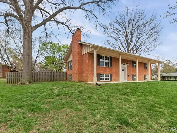 10 Fawnlily Dr, Belleville, IL 62221