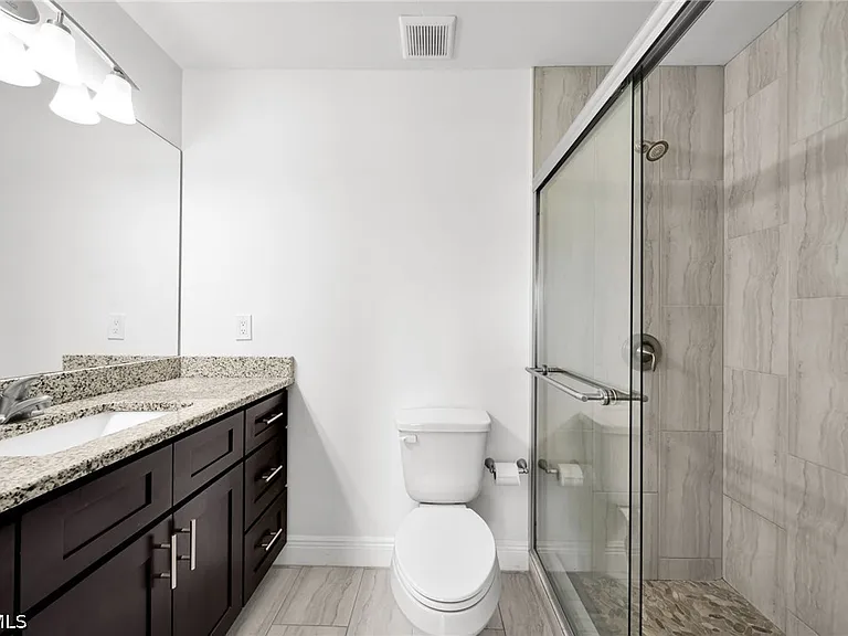 318 SW 7th Ter — Photo 19