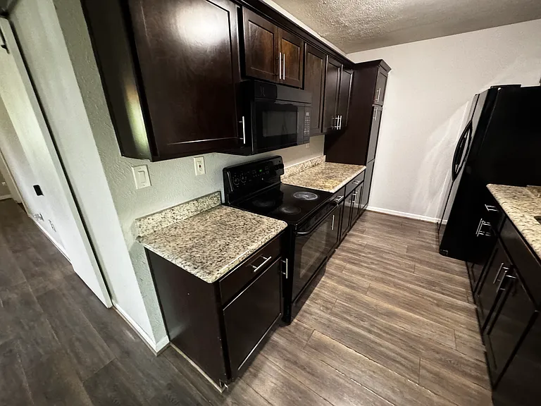 2607 Clearview Cir — Photo 5