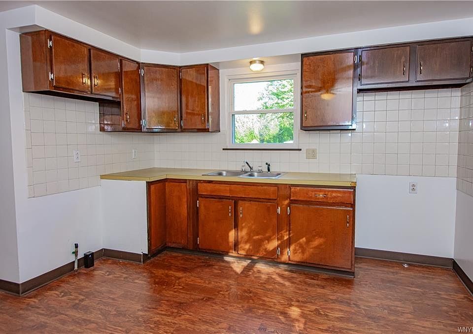 Eat in kitchen Includes new fridge and new stove