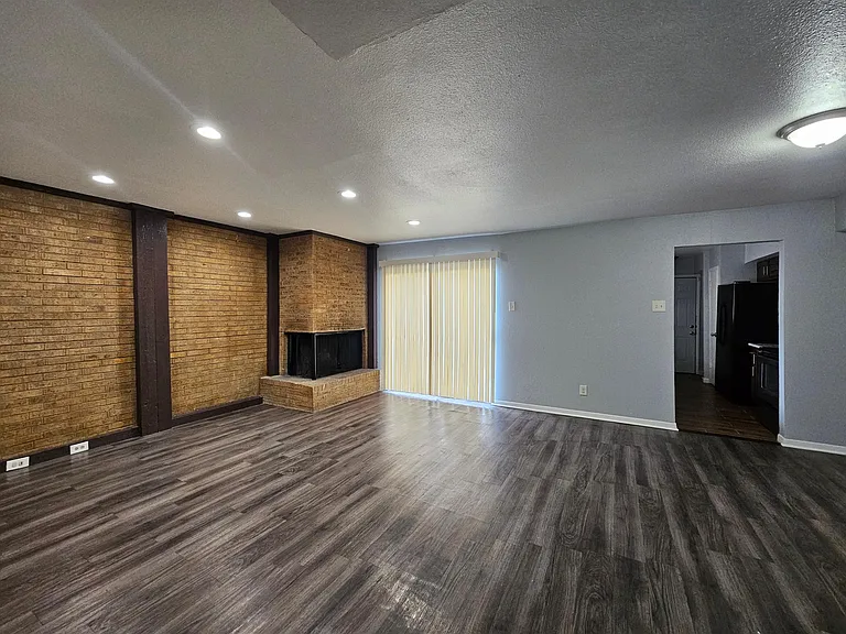 4008 Towngate Blvd — Photo 2