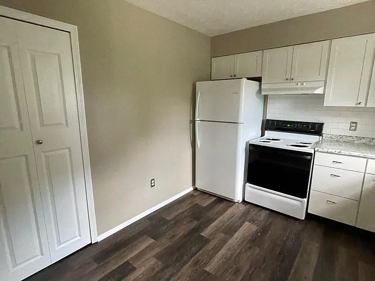 1270 Squires Dr — Photo 7