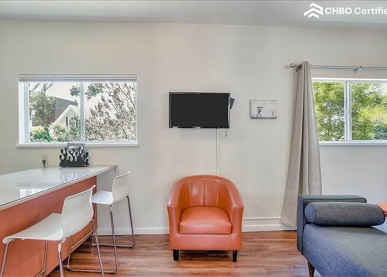 556 Vermont St — Photo 15